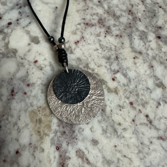 Retired Silpada Sterling Silver Oxidized Hammered Disk Pendant wLeather Necklace - Picture 4 of 6